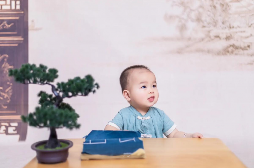 淄博怀孕肚子中间凹两边凸